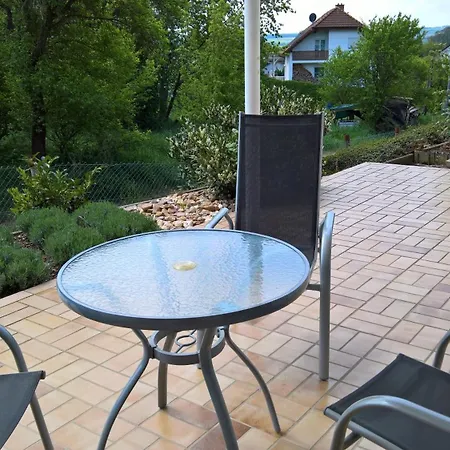 Dorfwiese * Nussbaum